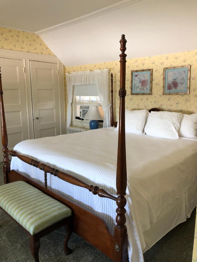 Sands Of Time Motor Inn & Harbor House 우즈 홀 외부 사진