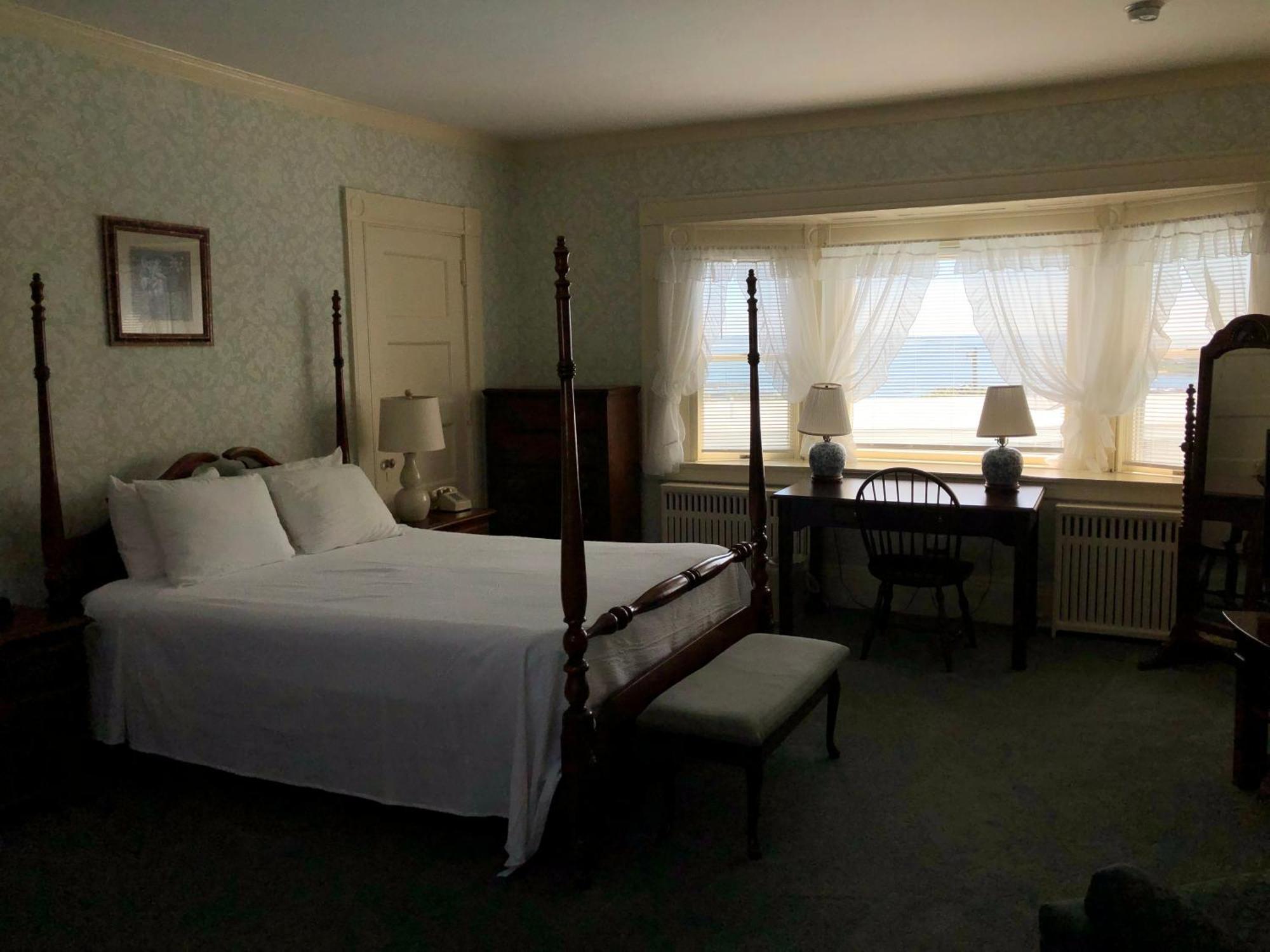 Sands Of Time Motor Inn & Harbor House 우즈 홀 외부 사진