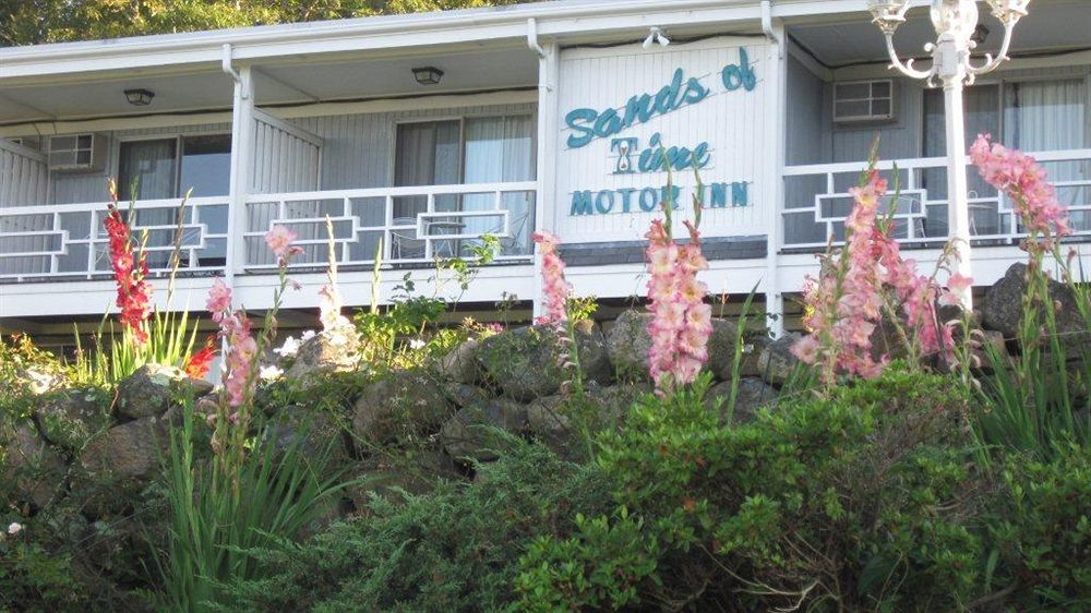 Sands Of Time Motor Inn & Harbor House 우즈 홀 외부 사진