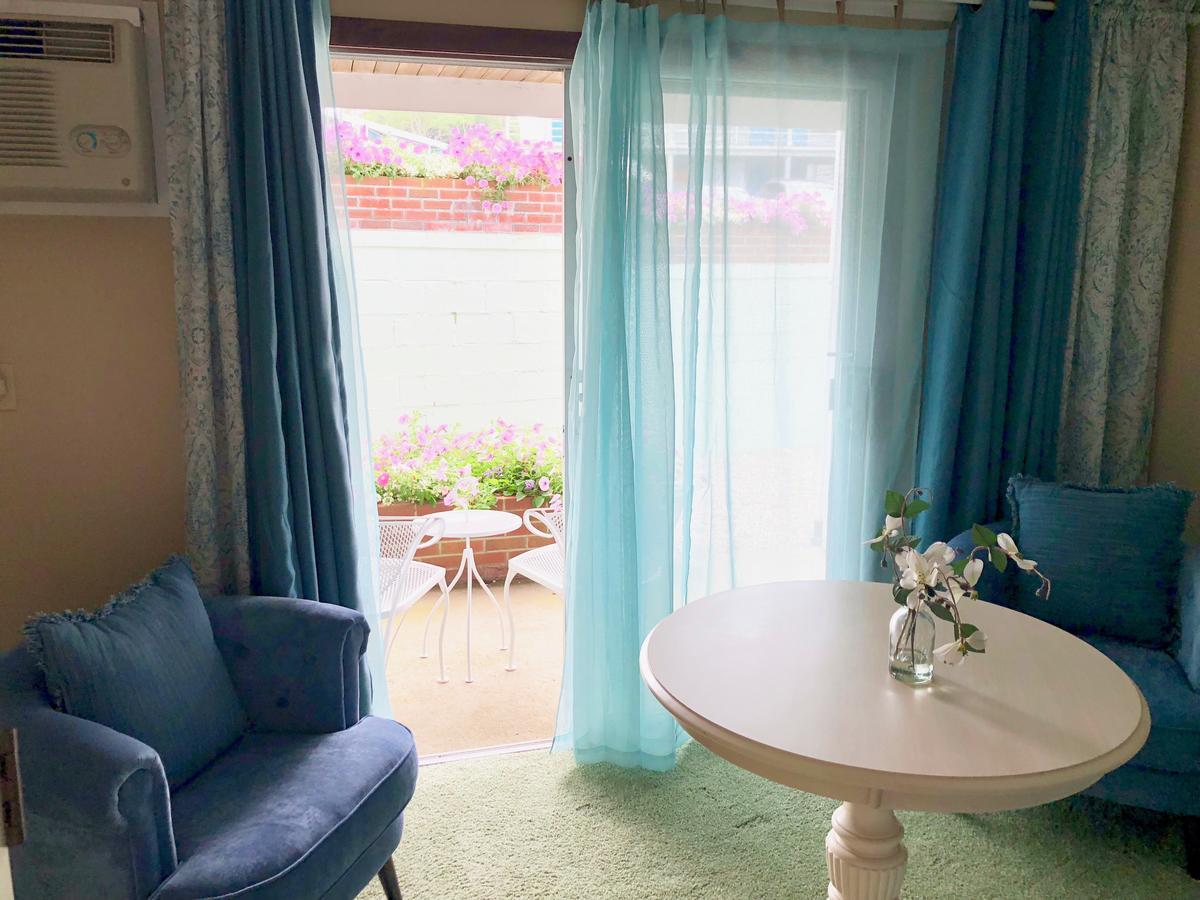 Sands Of Time Motor Inn & Harbor House 우즈 홀 외부 사진