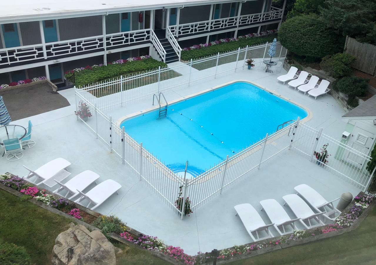 Sands Of Time Motor Inn & Harbor House 우즈 홀 외부 사진